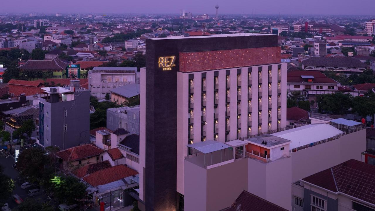 Rez Hotel Semarang Exterior foto