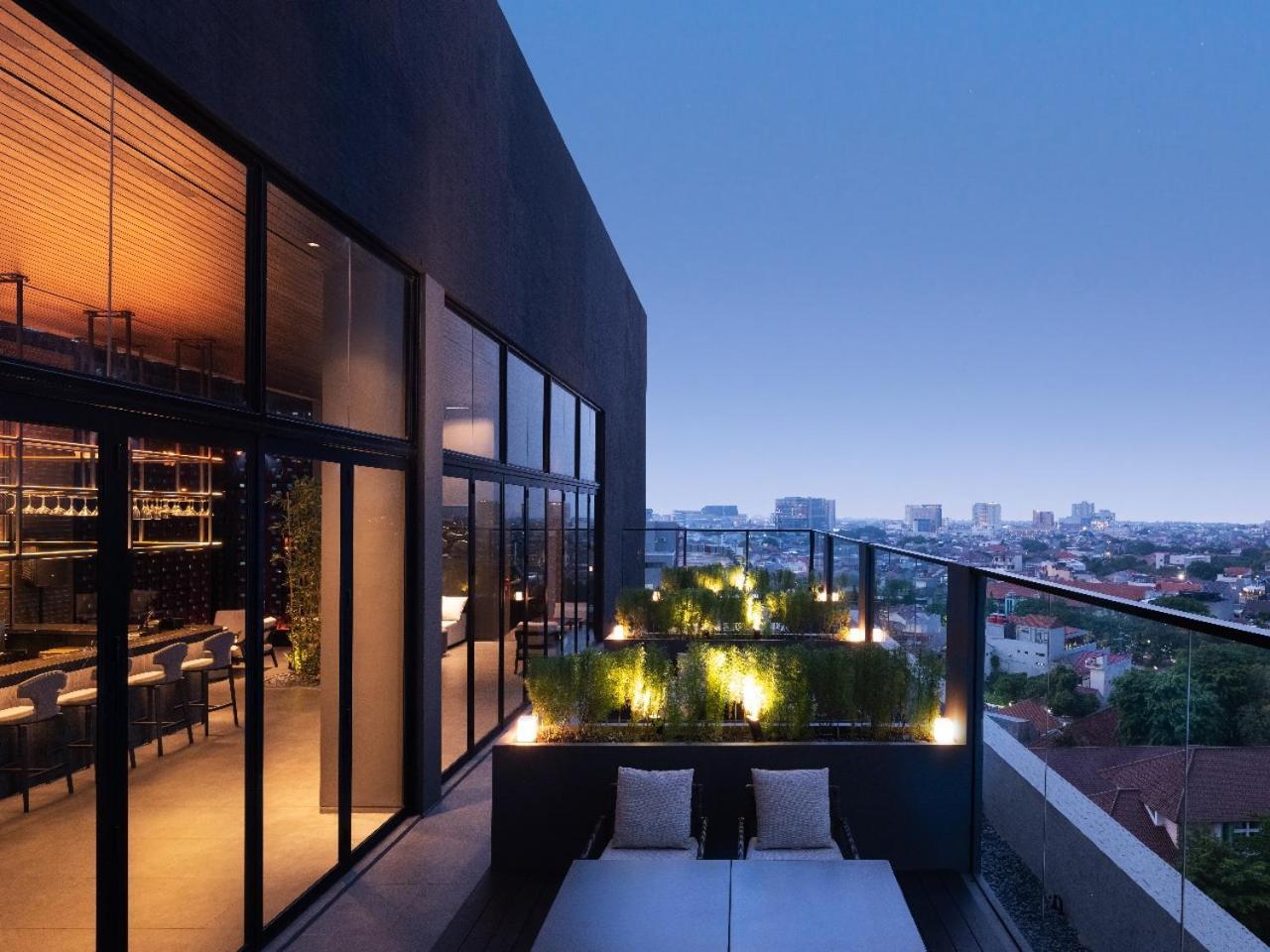 Rez Hotel Semarang Exterior foto